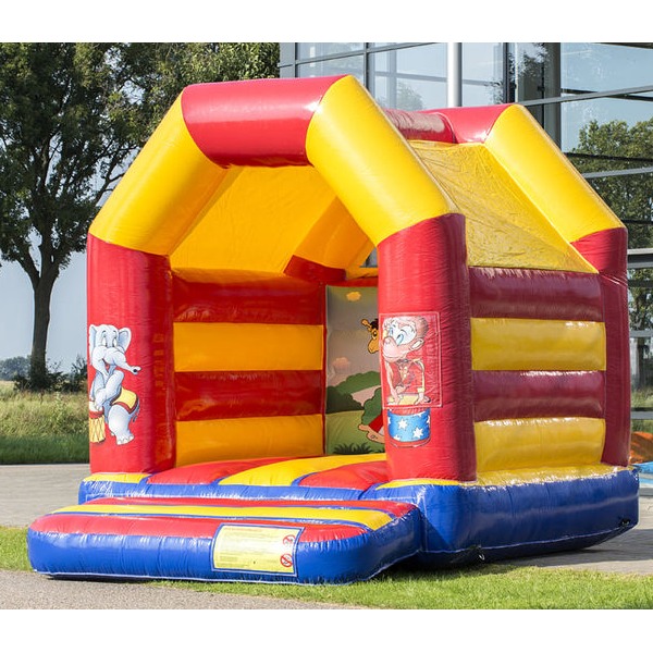 Midi_springkussen_circus_huren