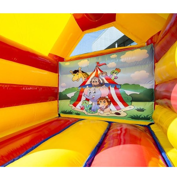 Midi_springkussen_circus_huren