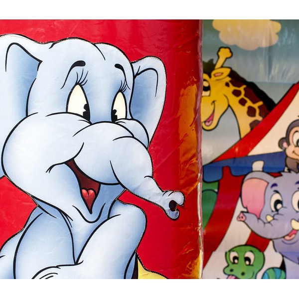 Midi_springkussen_circus_huren